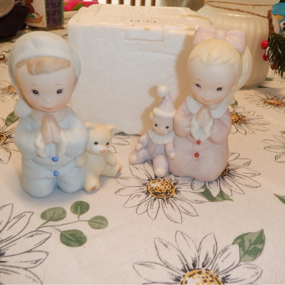 Precious Moments Blue and Pink Decorative Accents Set